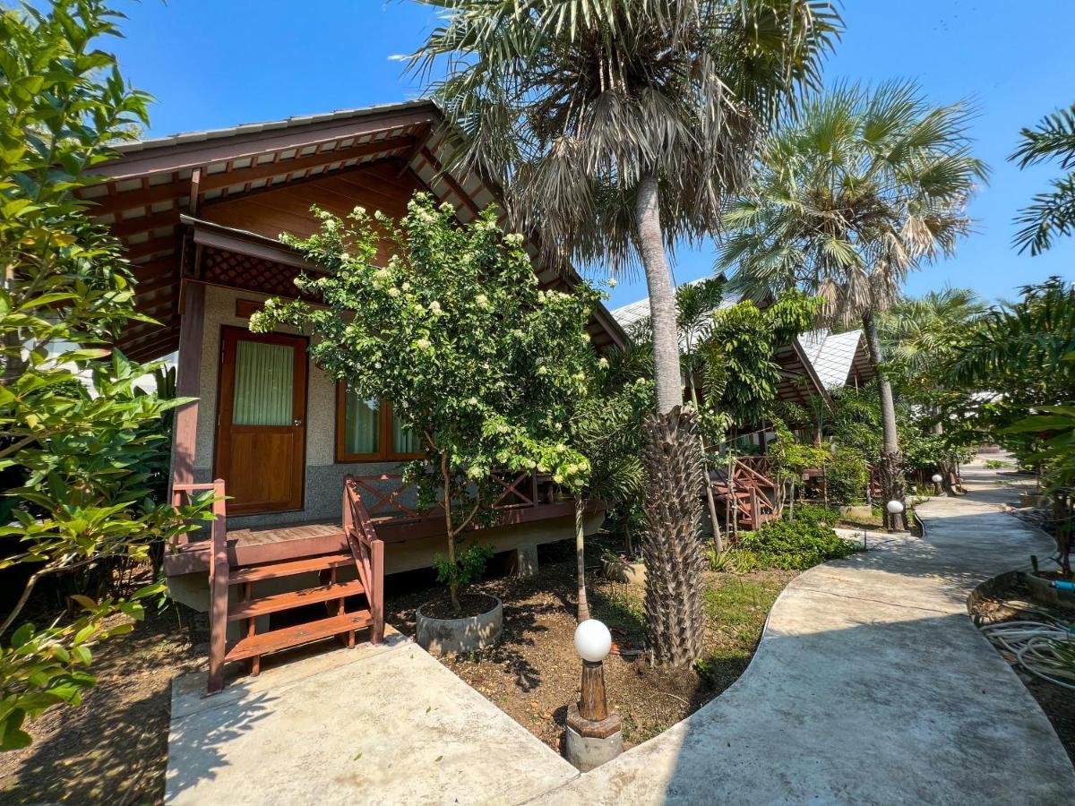 Baan Siriporn Resort - โรงแรมบ้านศิริพร รีสอร์ท Samut Songkhram Exterior foto